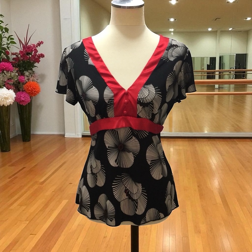 Tempted brand top in black white red sz large jrs